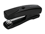 AGRAFEUSE BUREAU Q-CONNECT CONOMIQUE PLASTIQUE 34X50X135MM 20 FEUILLES AGRAFES 24/6 ET 26/6 STRIP HALF COLORIS NOIR