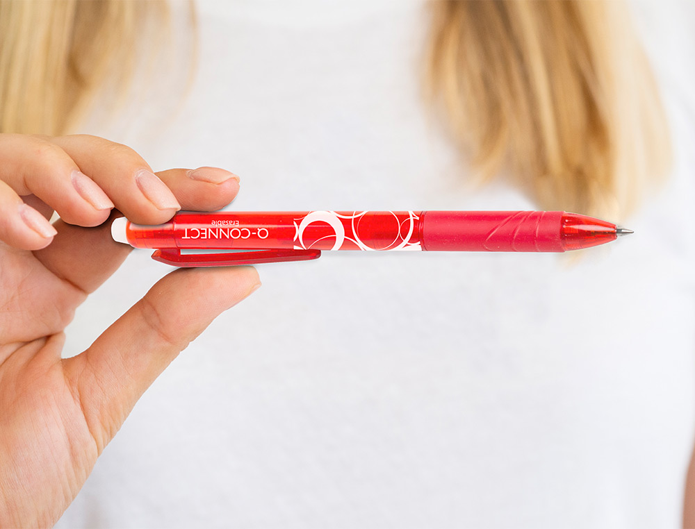 ROLLER Q-CONNECT CRITURE MOYENNE 0.7MM ENCRE EFFAABLE GRIP PRHENSION GOMME SERTIE COLORIS ROUGE
