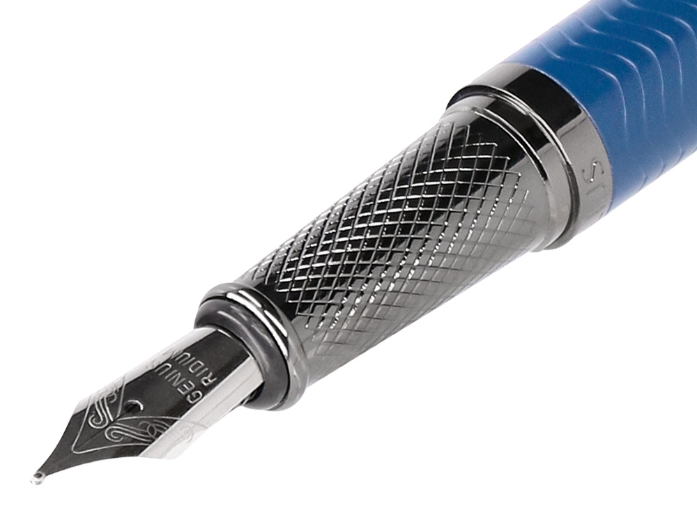 STYLO-PLUME BELIUS NEPTUNO ALUMINIUM TEXTURE ONDULEE ATTRIBUTS GUN ENCRE BLEUE COLORIS BLEU MARINE DANS COFFRET CADEAU