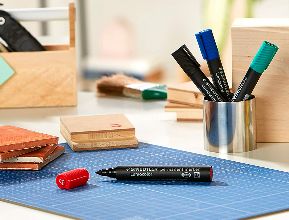 MARQUEUR STAEDTLER PERMANENT DRY SAFE 352 LUMOCOLOR POINTE OGIVE 2MM ASSORTIE ETUI DE 4