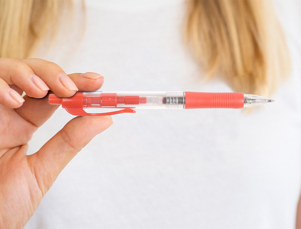 STYLO-BILLE Q-CONNECT RTRACTABLE CRITURE MOYENNE 0.7MM ENCRE CLASSIQUE CLIP GRIP PRHENSION COULEUR ENCRE ROUGE
