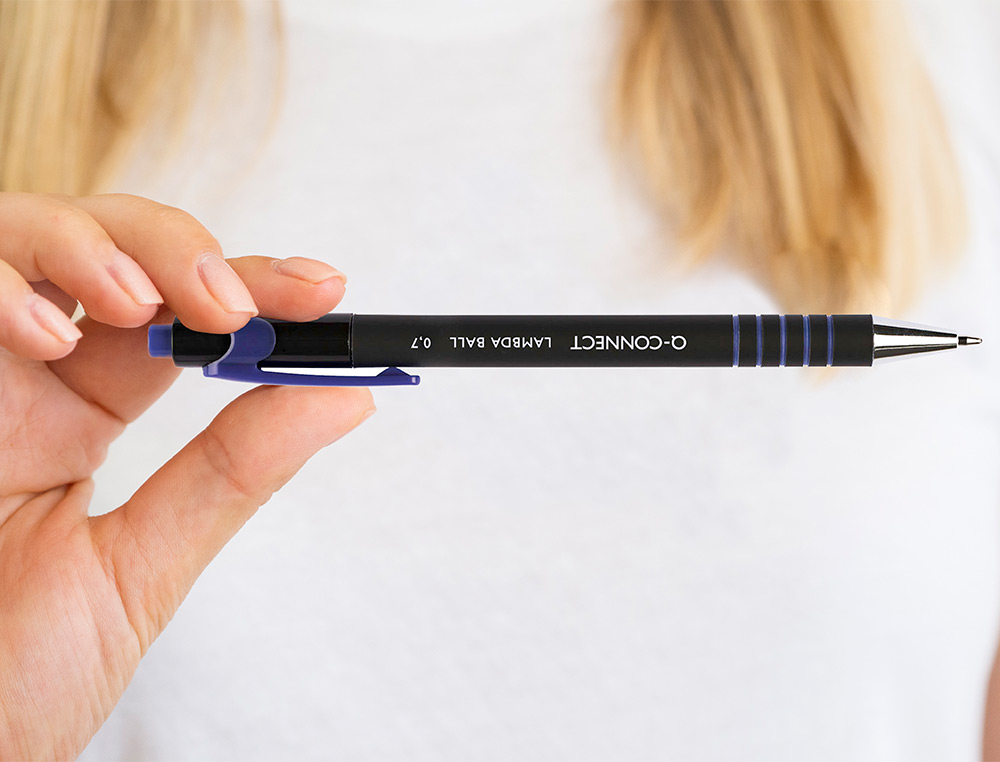STYLO-BILLE Q-CONNECT LAMBDA RÉTRACTABLE ÉCRITURE MOYENNE 0.7MM POINTE MÉTAL CORPS CAOUTCHOUC COULEUR ENCRE BLEU