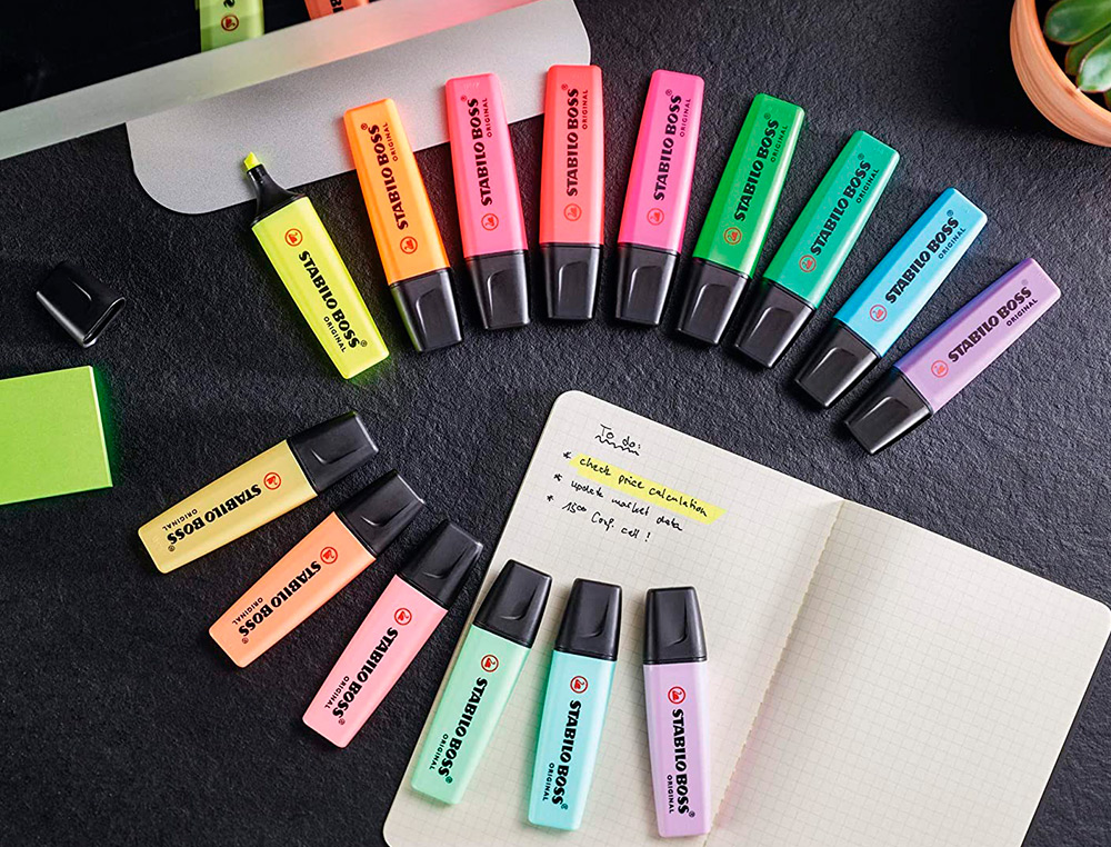 SURLIGNEUR STABILO BOSS TRACÉ 2/5MM POINTE BISEAUTÉE ENCRE UNIVERSELLE BASE EAU RÉSISTANTE LUMIÈRE POCHETTE 4 UNITÉS