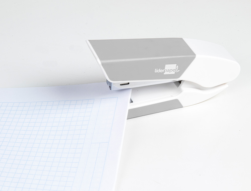 AGRAFEUSE BUREAU LIDERPAPEL 35X65X130MM 20 FEUILLES AGRAFES 26/6 1000 AGRAFES COLORIS GRIS